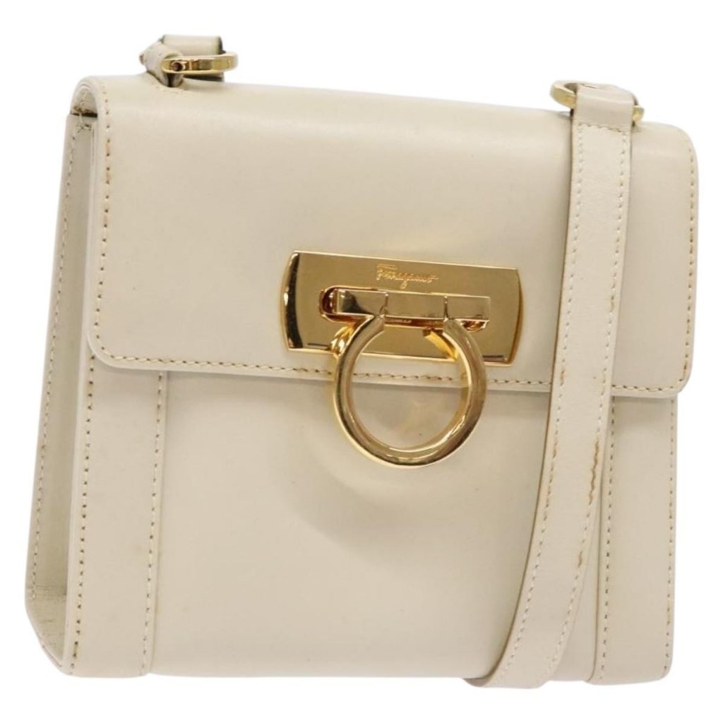 Salvatore Ferragamo Gancini Shoulder Bag Leather White Gold Auth Gh505